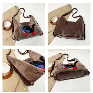 Vue détaillée sous quatre angles du sac cabas vintage en velours avec broderie chat