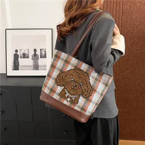 Μεγάλη καρό τσάντα tote με κέντημα σκύλου teddy και δερμάτινα λουράκια