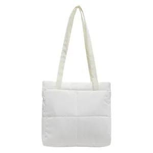 Borsa tote imbottita trapuntata bianca minimalista con motivo a griglia e manici lunghi