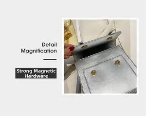 Détail des boucles magnétiques en métal robuste à l'intérieur d'un sac à main argenté