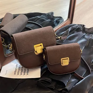 Borsa a Sella da Donna Retro in Camoscio e Pelle Sintetica con Cuciture a Contrasto Borsa a Tracolla con Chiusura a Lucchetto Moda Classica