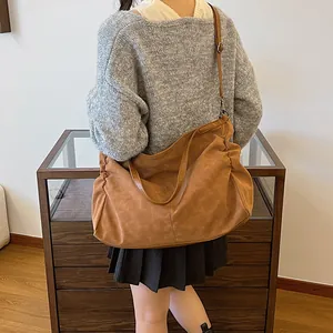 Minimalist large capacity pleated tote bag in caramel brown worn by model