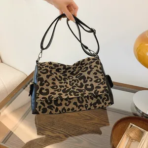 Vintage Leopard Print Jacquard Tote Bag For Women Large Capacity Shoulder Bag PU Leather Stitching Adjustable Strap Handbag