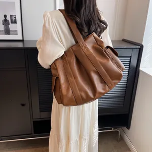 Grand sac cabas marron rétro en similicuir avec large bandoulière pour femme