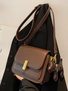 Sac à Bandoulière Carré en Cuir PU pour Femmes Avec Serrure en Métal Doré et Charme de Chiot Sac à Épaule Élégant