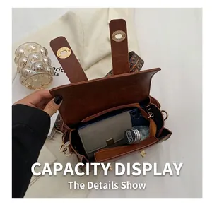 Detailansicht der Innenseite der braunen Vintage-Tasche mit Hauptfach und Reißverschluss