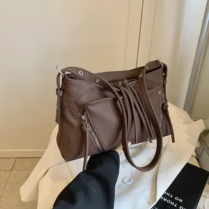 Borsa Sottobraccio Donna con Frange Moda Morbida Pelle PU Locomotiva Spalla Crossbody Tote Bag Streetwear Casual Pendolare Borsa