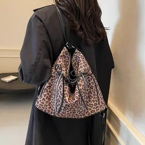 Mochila chic de leopardo para mujer con gran capacidad y correas multifunción