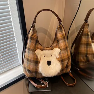 Vintage Kariert Segeltuch Tragetasche Damen Große Kapazität Schulter Rucksack Mit 3D Plüsch Tier Patch Stickerei Mode Tasche