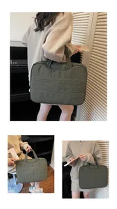 Détail du sac à main matelassé vert olive pour ordinateur avec coutures à carreaux chic