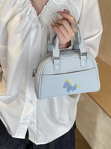 Minimalistische hellblaue Baguette-Tasche mit Esel-Stickerei und zwei Handgriffen