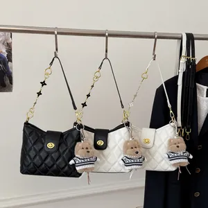 Quilted PU Leather Baguette Crossbody Bag For Women Retro Fashion With Chain Strap Gold Turn Lock And Plush Animal Charm