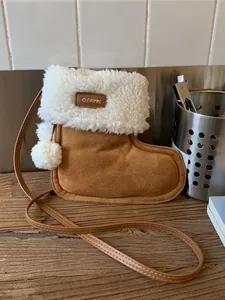 Sac Bandoulière Festif en Forme de Chaussette de Noël Daim Fausse Laine d'Agneau Petit Sac Carré Pour Femmes Enfants Mini Sac à Épaule Avec Pompons