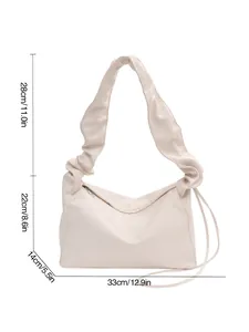 Sac fourre-tout plissé blanc cassé en cuir souple avec dimensions de 33 cm de large