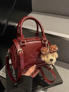 Niche Retro Mode PU Leer Mini Vierkante Handtas Voor Dames Koreaanse Stijl Casual Glanzend Schouder Crossbodytas Met Pluche Bedeltje