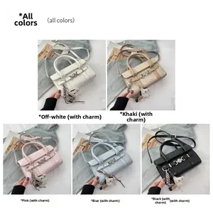 Détails de sacs baguette colorés avec breloques de cheval décoratives en cinq coloris chic