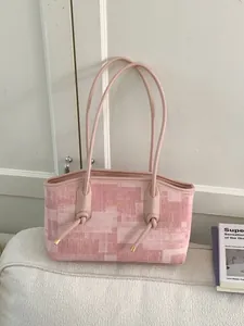 Γυναικεία Casual Τσάντα Tote με Υφή Δέρμα PU Τσάντα Ώμου Με Μενταγιόν Άλογο Μοτίβο Pixel Ρετρό Τσάντα Μασχάλης