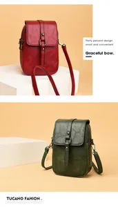 Détail des mini sacs bandoulière en rouge et vert foncé avec cuir texturé vintage