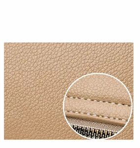 Detailopname van kaki kiezellederen tas met precisiestiksels en metalen ritssluiting