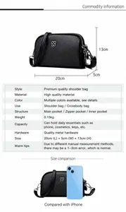 Vista dei dettagli della mini borsa a tracolla nera con dimensioni 20x13x5cm