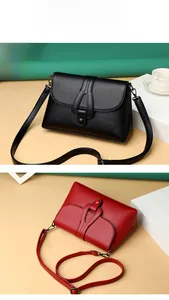Sacs à bandoulière en cuir grainé noir et bordeaux avec détails de sangles en V élégantes