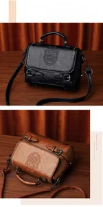 Vue détaillée des sacs bandoulière noir et marron avec surpiqûres et texture cuir fine