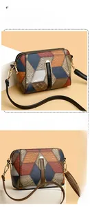 Detailansicht der Vintage Umhängetasche mit geometrischem Patchwork und Krokoprägung