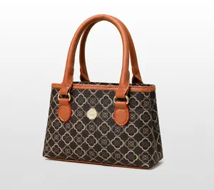 Detailansicht der Damenhandtasche mit Vintage-Blumenmuster und Lederbesatz