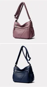 Dettaglio borsa a tracolla multitasche in ecopelle grana litchi viola e blu scuro