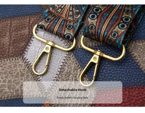 Gros plan sur la bandoulière ethnique large avec crochets en métal doré amovibles