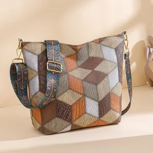 Sac cabas patchwork 3D pour femme avec cuir multicolore et large bandoulière ethnique