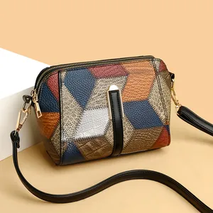 Retro-Umhängetasche im Patchwork-Design mit Litschitextur und goldenen Reißverschluss