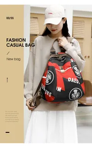 Détail du sac à dos étanche en tissu Oxford avec blocs de couleurs et motif soleil