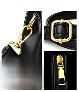 Détail macro des boucles dorées et de la fermeture éclair sur sac en cuir texturé noir