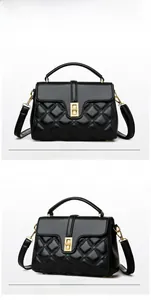 Détails du sac bandoulière noir matelassé avec fermoir doré et texture en cuir lisse