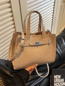Petit Sac à Main Carré en Cuir PU Minimaliste pour Femme Sac Bandoulière Avec Fermoir Rotatif en Métal Bandoulière Amovible Style Coréen Sac à Épaule Mode