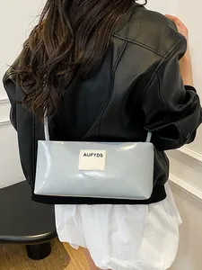 Sac baguette minimaliste bleu-gris clair avec patch AIJFYDS et bandoulière élégante