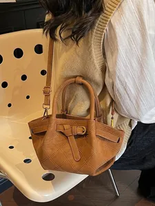Sac seau vintage marron avec matelassage en losanges et bandoulière réglable