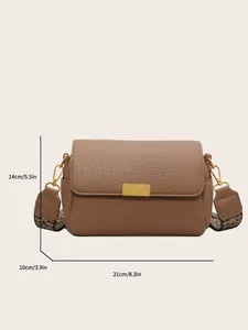 Sac baguette vintage en cuir marron avec bandoulière à motifs et détails dorés