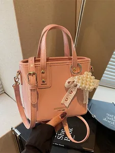 Borsa a Secchiello in Pelle PU Minimalista da Donna Borsa a Tracolla Lucida Con Pendente a Cuore di Perle e Fiocco in Pizzo