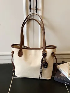 Damen Große PU-Leder Tragetasche Minimalistisch Pendeln Schultertasche Mit Anhänger Kontrastfarbe Ziernähte Retro Fashion Handtasche