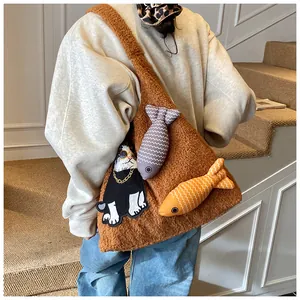 Sac fourre-tout en polaire marron avec patch chat cool et breloques de poissons