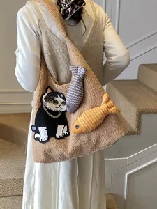 Sac fourre-tout marron clair en peluche avec motif chat et breloques poisson mignon
