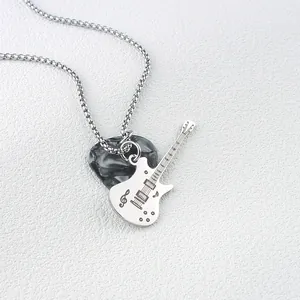 Herren Rockgitarre Halskette mit Musiknoten und Marmor-Plektrum an einer Edelstahlkette