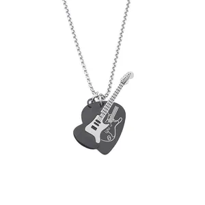 Collana con ciondolo a plettro di chitarra rock e catena in acciaio inossidabile