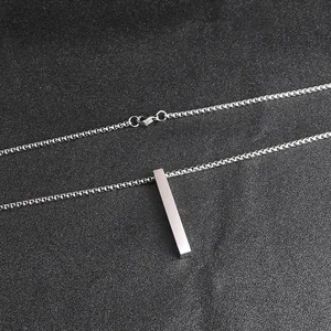 Minimalistische silberne Halskette aus Edelstahl mit langem Staban hänger für Herren