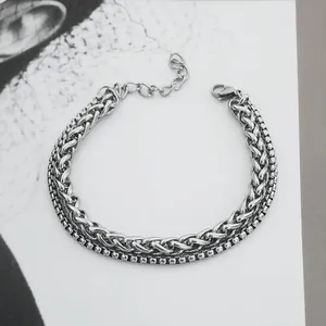 Detail der doppellagigen Gliederkette aus Edelstahl mit Weizen- und Box-Ketten-Design