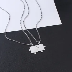 Poliertes Puzzle-Anhänger-Set aus Titanstahl mit feinen Kugelkettchen für Paare