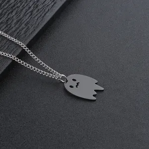 Collier avec pendentif fantôme noir et chaîne argentée pour hommes et femmes style hip-hop
