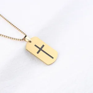 Collar de placa militar dorada con cruz negra, acero cepillado y cadena de caja
